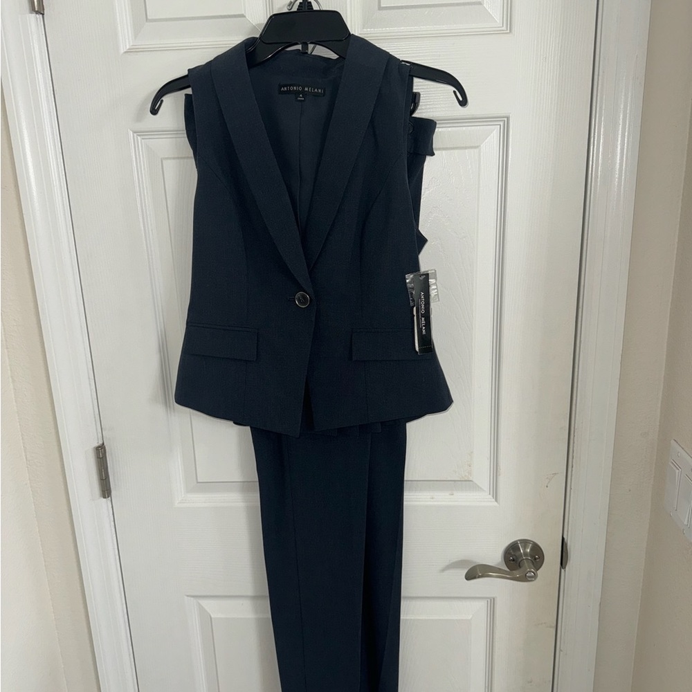 Antonio Melani Vest Pant Suit. Size 4